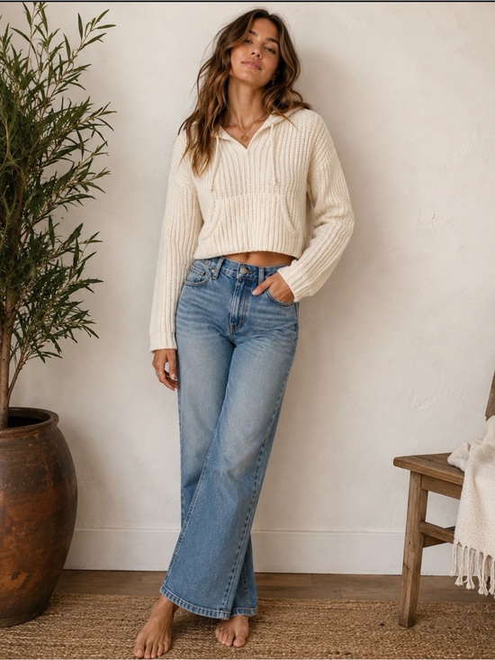 aerie Sweaters - aerie Cropped V-Neck Hoodie Sweater in Cream Size Medium